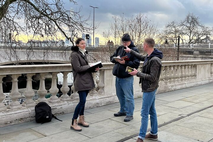  Dickens & Woolf: Ways of Seeing - Photo 1 of 5